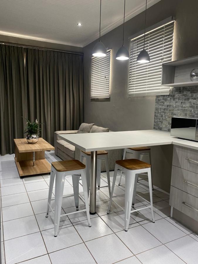 Adventure Apartment - Colchester - 5Km From Elephant Park Eksteriør bilde